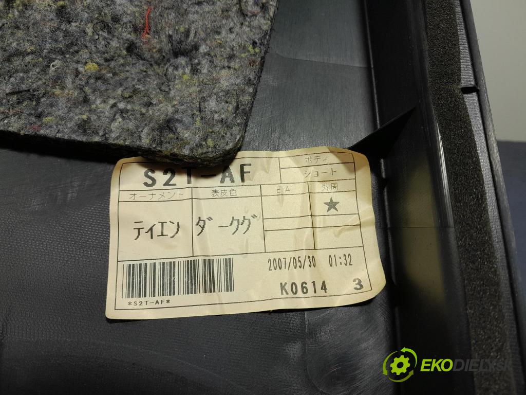 Toyota Rav4 2007 Čalounictví: dvere zad Prava: 