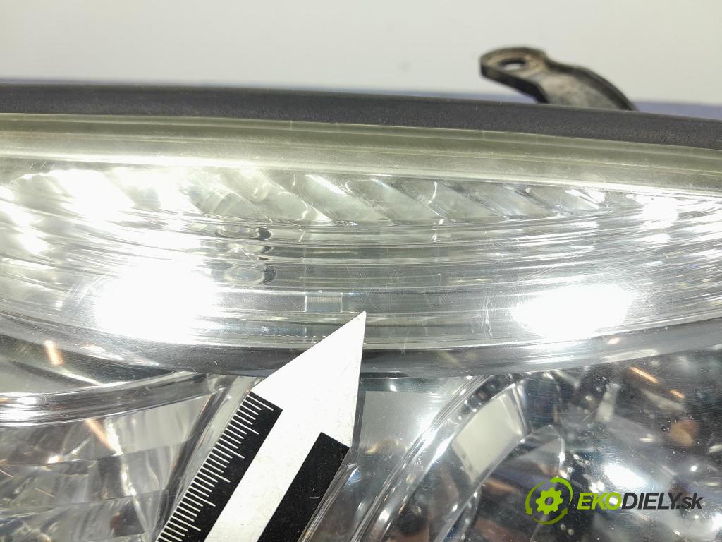 Toyota Rav4 2007 Reflektor: v pravo: