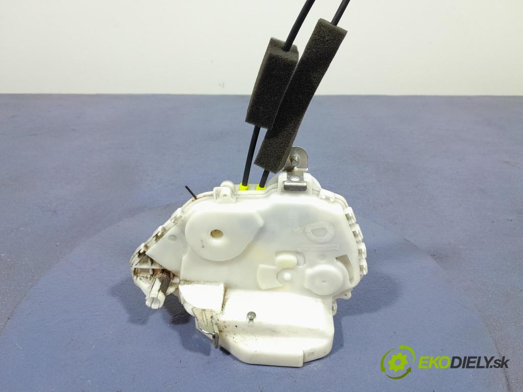Honda Accord 2015 zámok dvere Predné Vľavo: