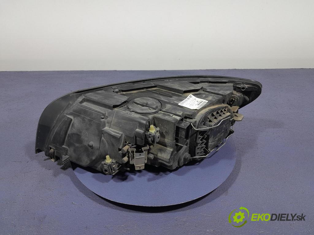 Volvo V50 2008 světlo v pravo: 31299584