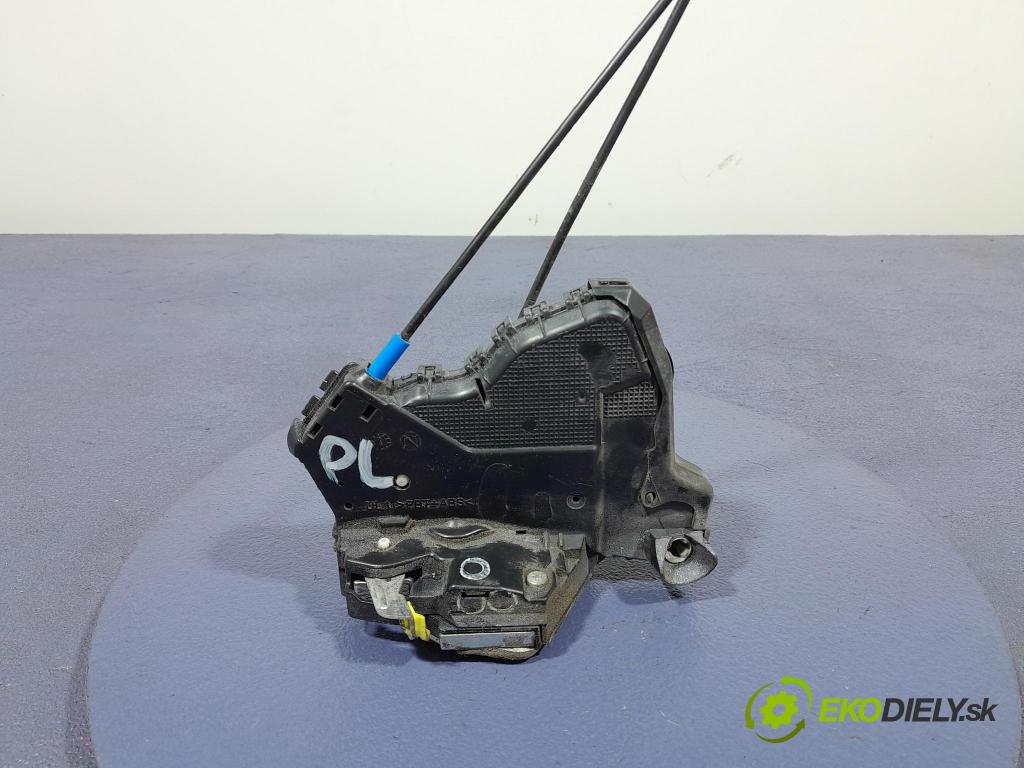 Toyota Auris 2017 zámek dveře před Levý: