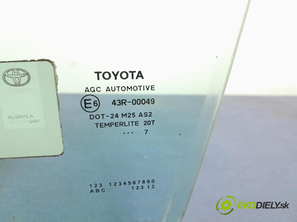 Toyota Auris 2017 sklo dvere Predné ľavá