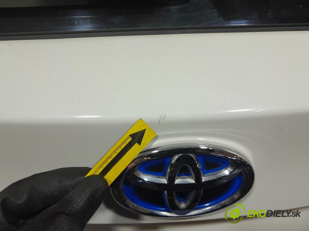 Toyota Auris 2017 zadna dveře kufra: kufra: