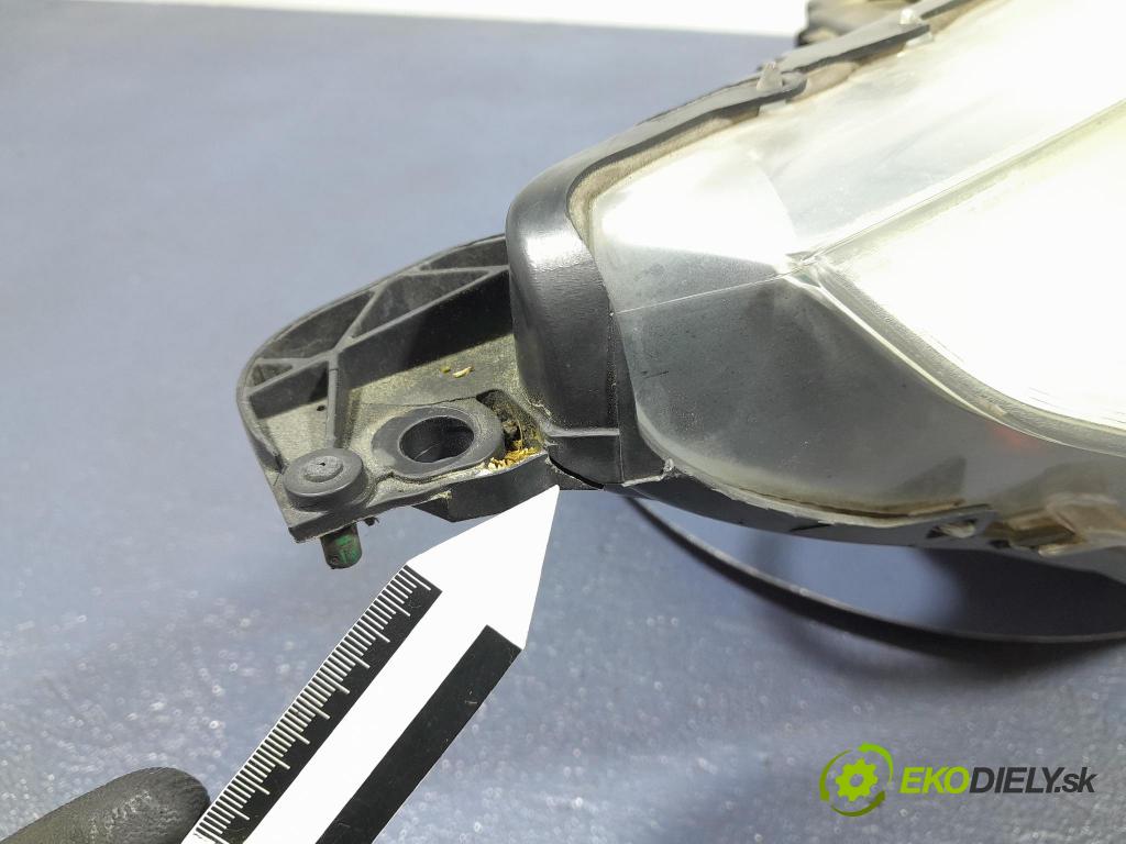 Citroen C4 2012 Reflektor: v pravo: 9687304480