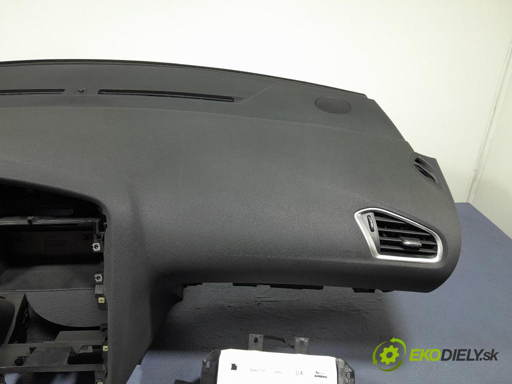 Citroen C4 2012 kokpit,pristrojová doska