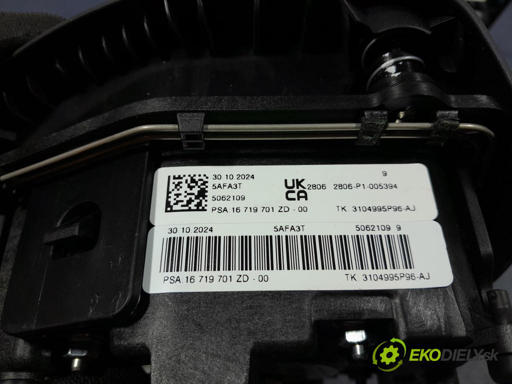 Citroen C4 2012 kokpit,pristrojová doska