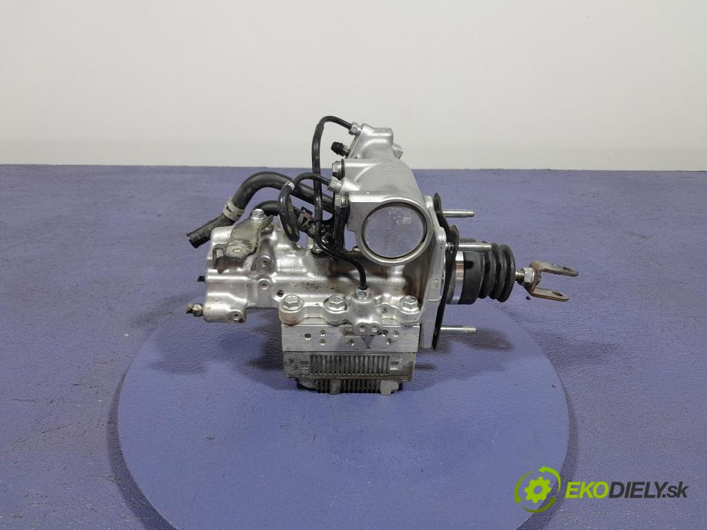 Toyota Auris 2017 čerpadlo Brzda: 427270-47030