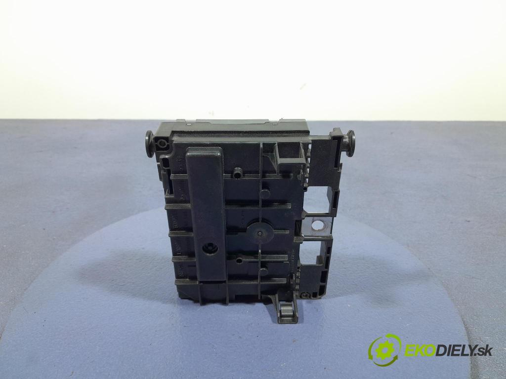 Citroen C5 2015 skříňka Pojistky 9807028580