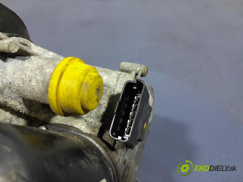 Citroen C5 2015 mechanismus motorek Stěrače: před 9682761480