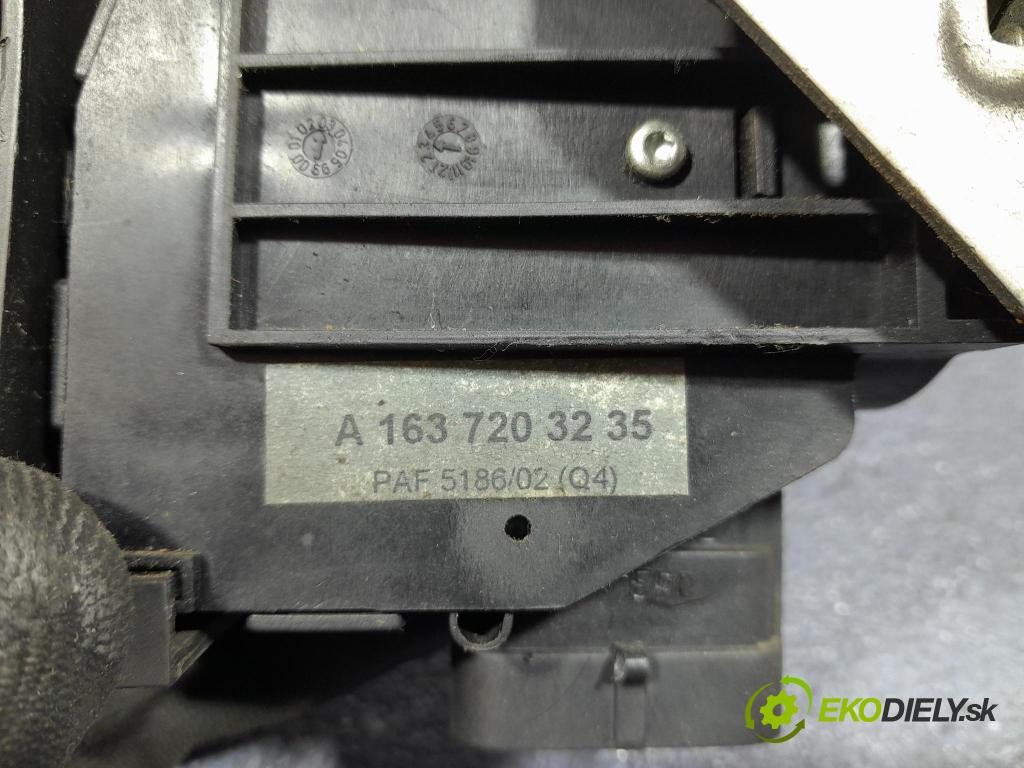 Mercedes ML-Klasa 2003 zámek dveře před v pravo: A1637203235