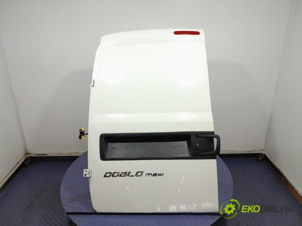 Fiat Doblo 2022 dvere zad Vľavo: