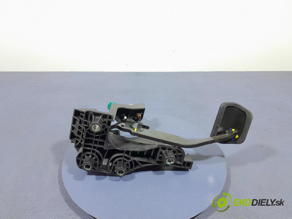 Renault Captur 2023 pedály 465013026R