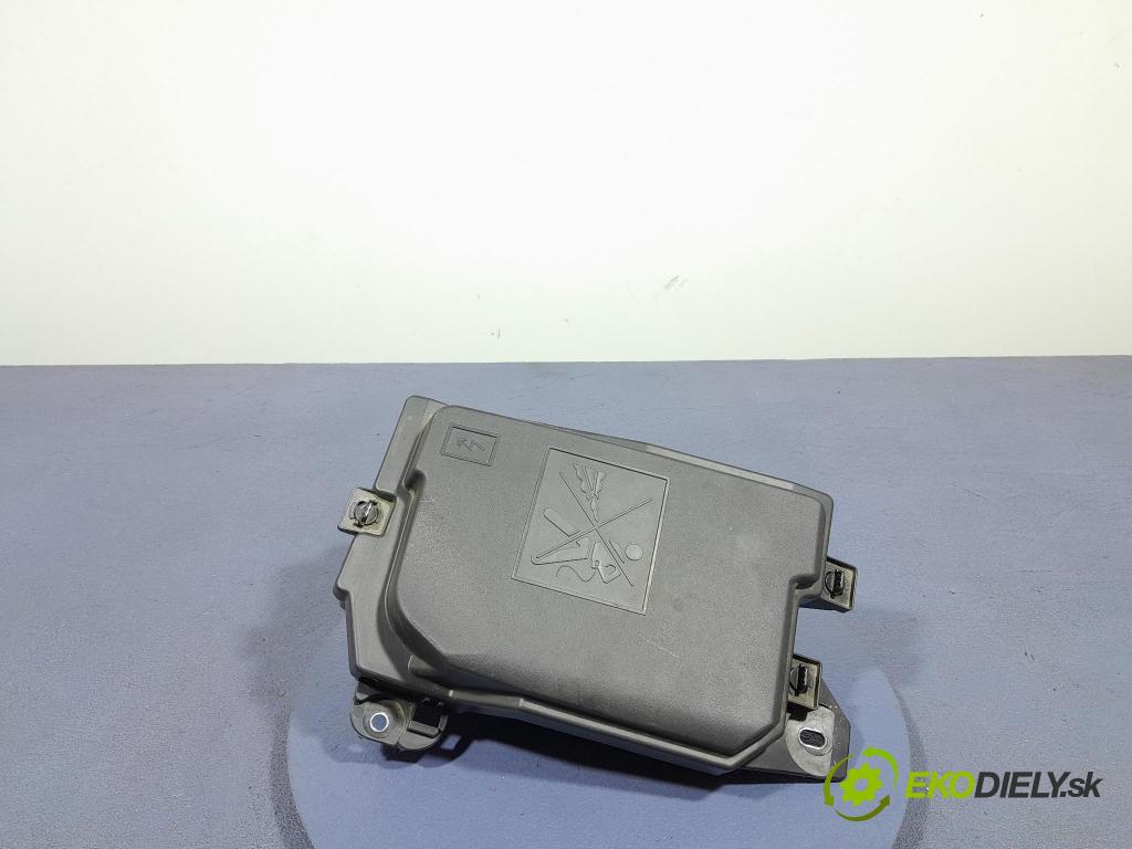 Renault Captur 2023 skrinka Poistky: 284B07078R