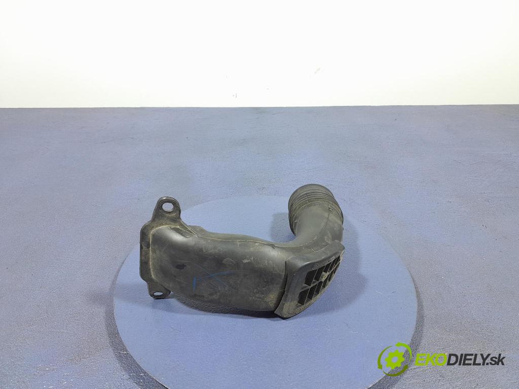 Renault Captur 2023 rúrka Vzduch: 165556525R