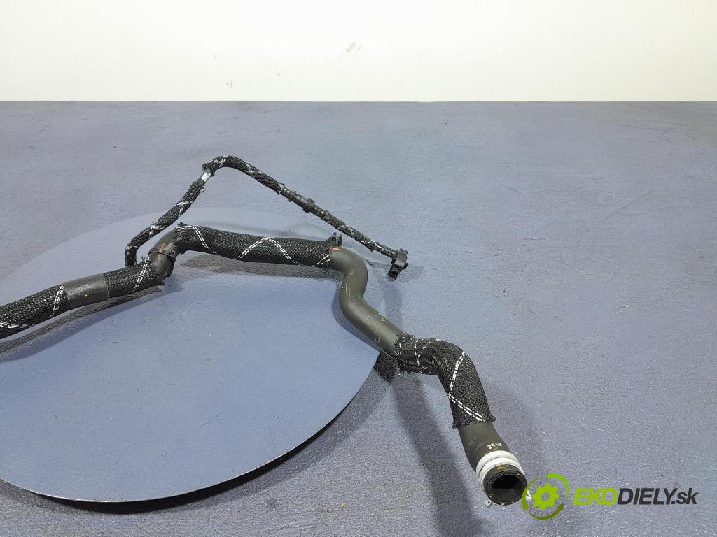 Renault Captur 2023 rúrka Chladič: 217411545R
