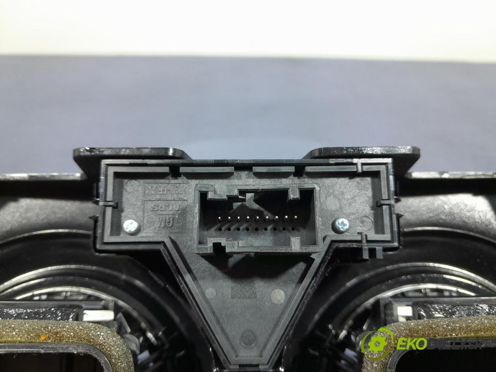 Opel Corsa 2014 displej Radio / GPS 13373979