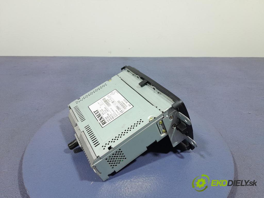 Renault Captur 2014 Radio I Navigácia: 281150198R