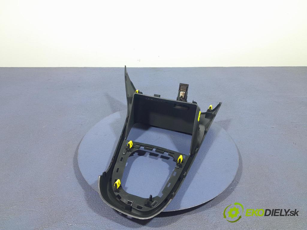 Renault Captur 2014 kryt Plast: Interiéry: 969129343R