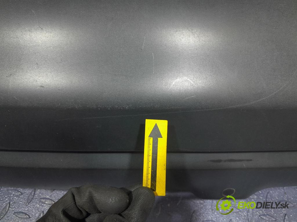 Renault Captur 2014 nárazník Zad: