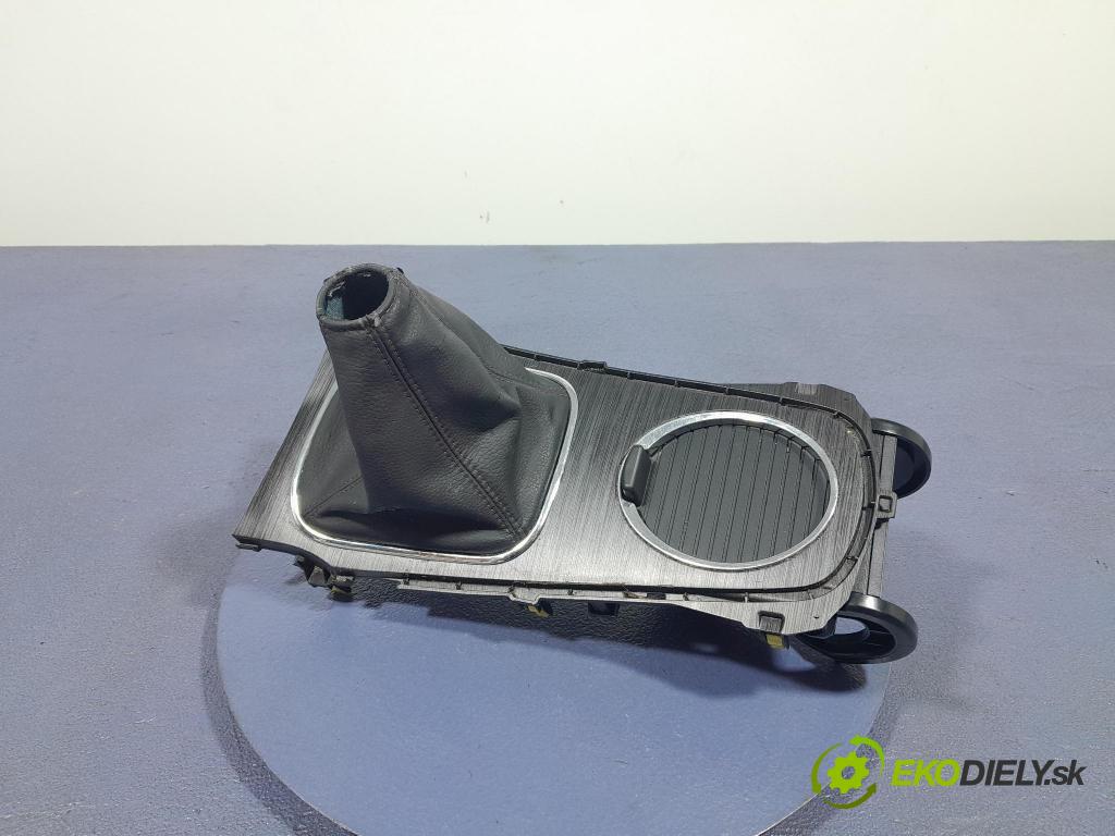 Toyota Avensis 2011 tunel Stredný: 58805-05130