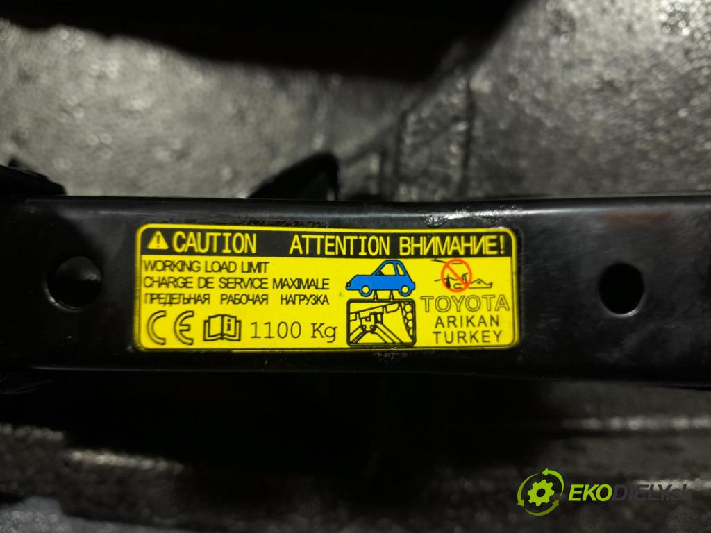 Toyota Avensis 2011 Kôš kola: Rezervný: 64429-05020