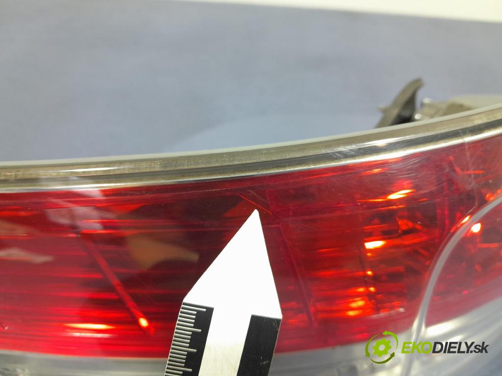 Toyota Avensis 2011 svetlo / reflektor zad ľavá Vonkajsia: