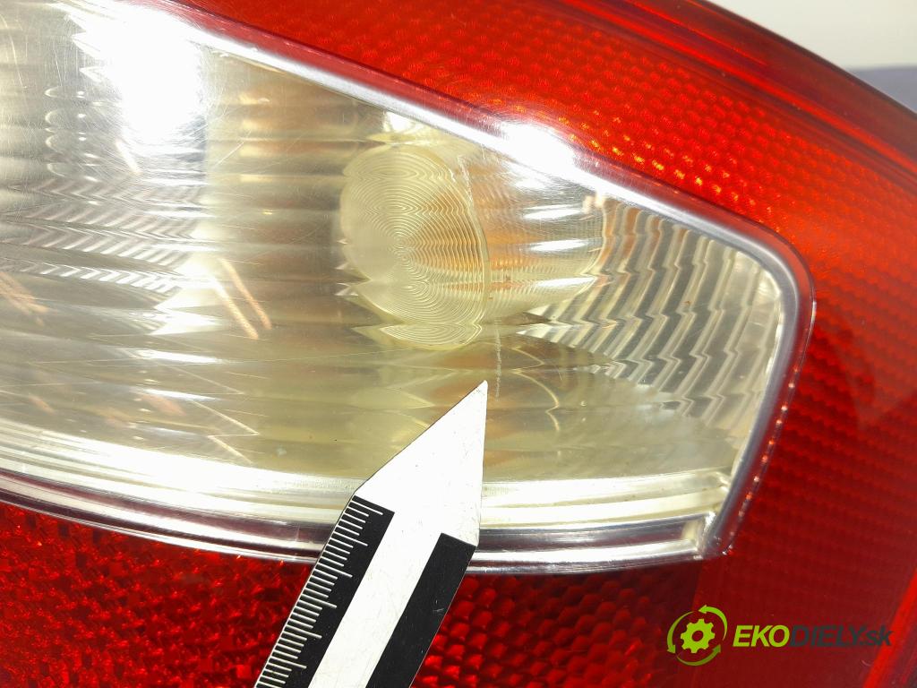 Audi A4 2001 svetlo / reflektor zad Prava: Vonkajsia: 8E0945096