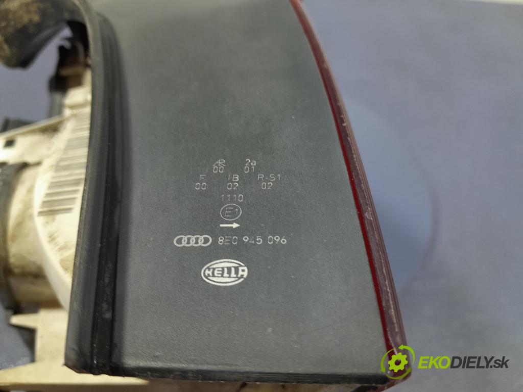 Audi A4 2001 svetlo / reflektor zad Prava: Vonkajsia: 8E0945096