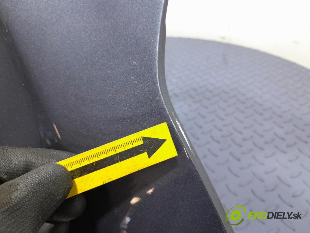 Toyota Avensis 2011 blatník Predné v pravo:
