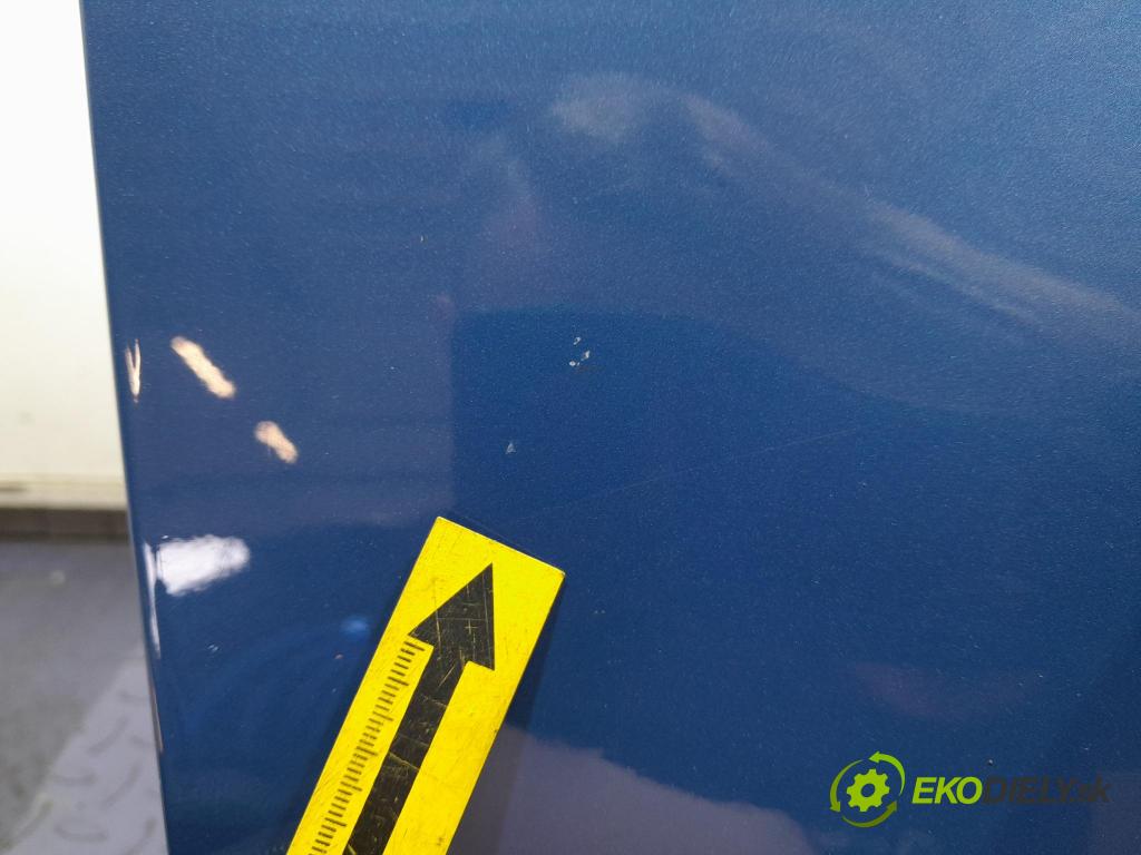 Audi A4 2001 blatník Predné v pravo: