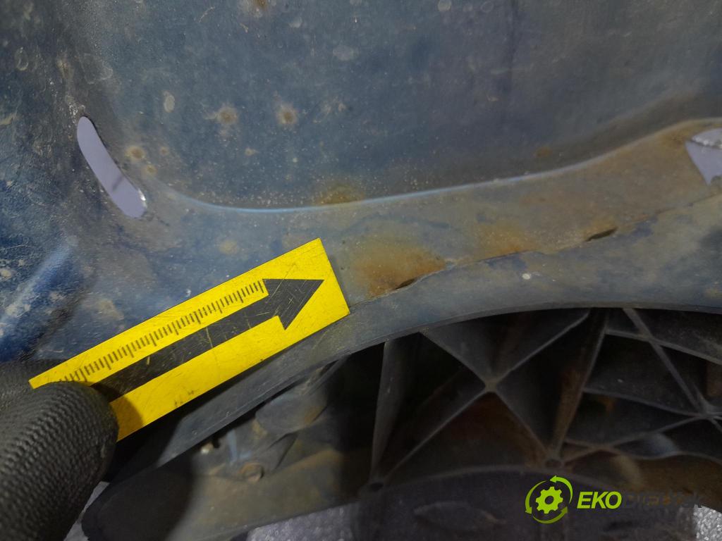 Audi A4 2001 blatník Predné v pravo: