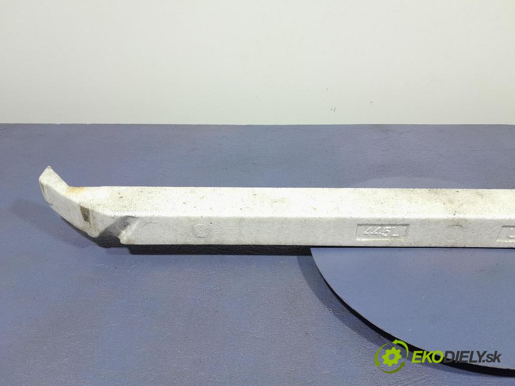Toyota Avensis 2011 výstuha narazník Predné 52611-05011