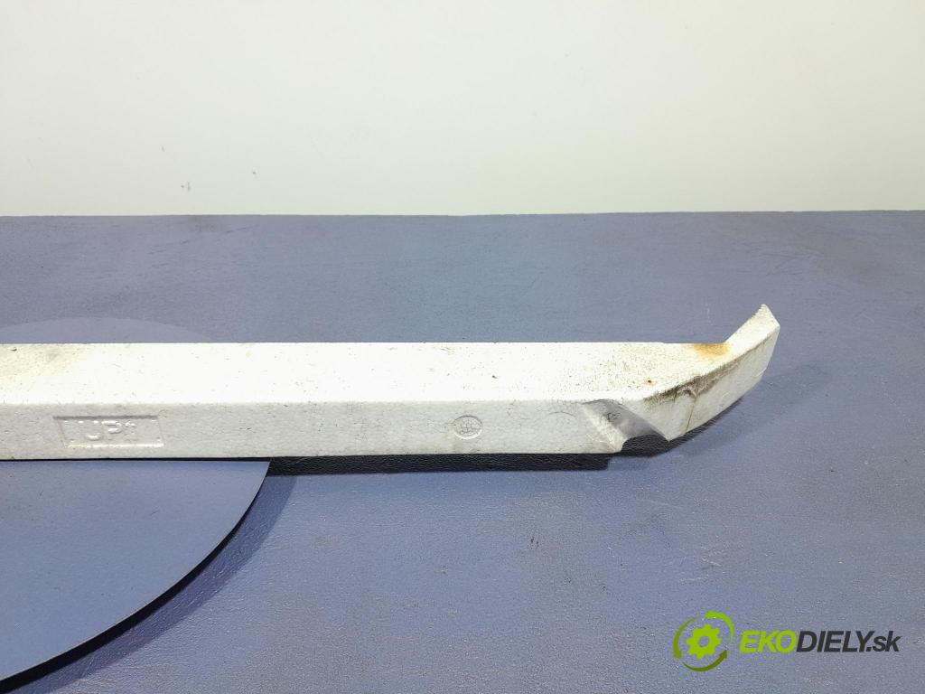 Toyota Avensis 2011 výstuha narazník Predné 52611-05011