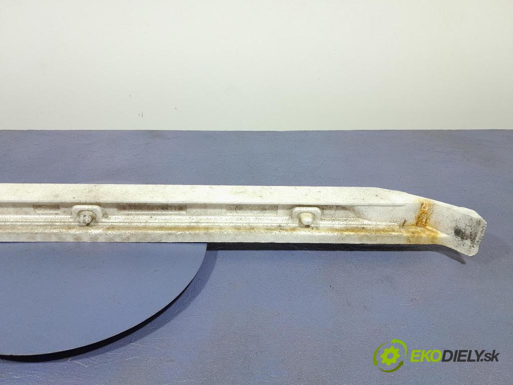 Toyota Avensis 2011 výstuha narazník Predné 52611-05011