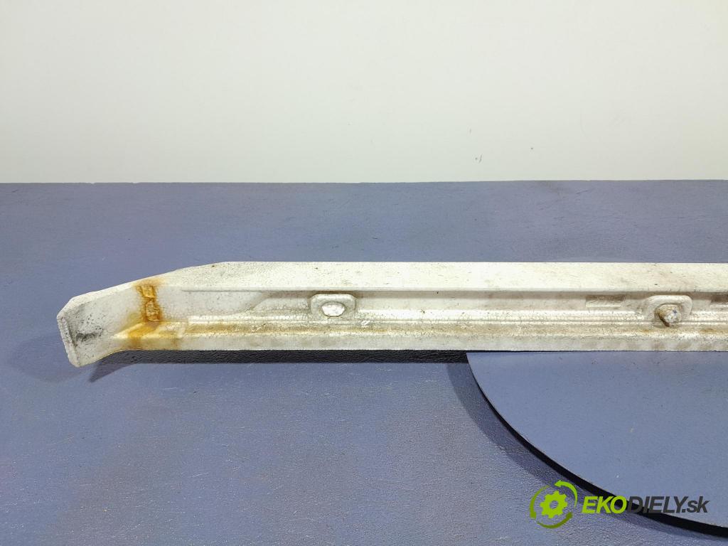 Toyota Avensis 2011 výstuha narazník Predné 52611-05011