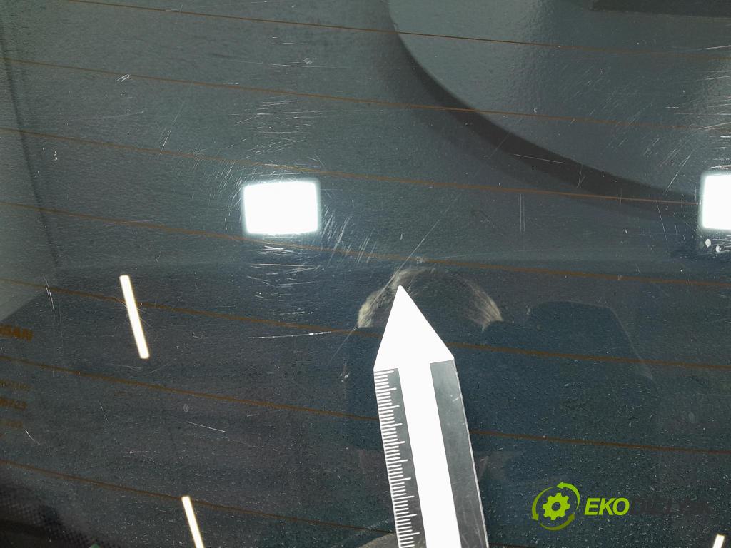 Nissan Qashqai 2017 sklo zadna