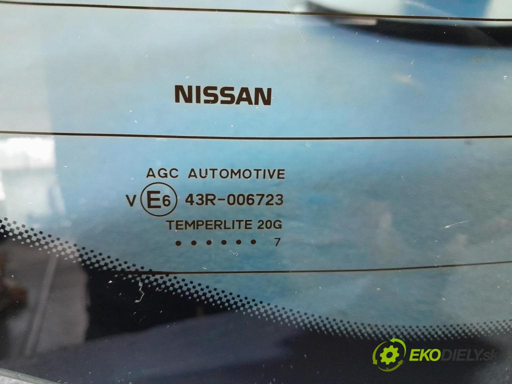 Nissan Qashqai 2017 sklo zadní 