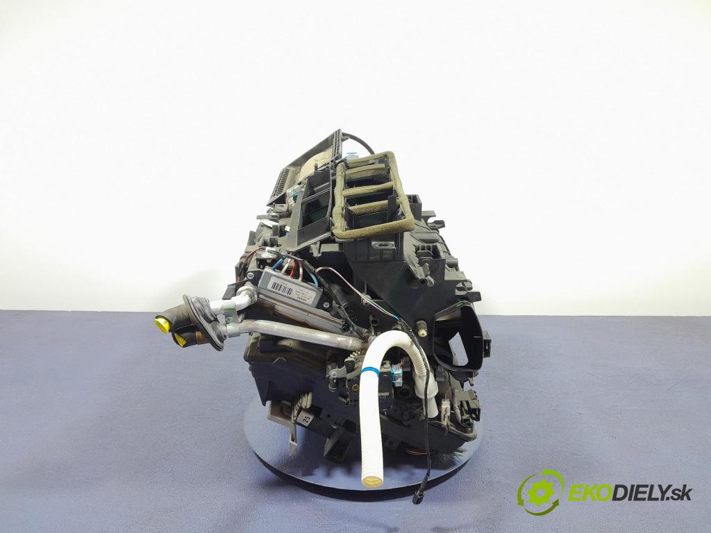 Toyota Avensis 2011 radiátor 87050-02A00