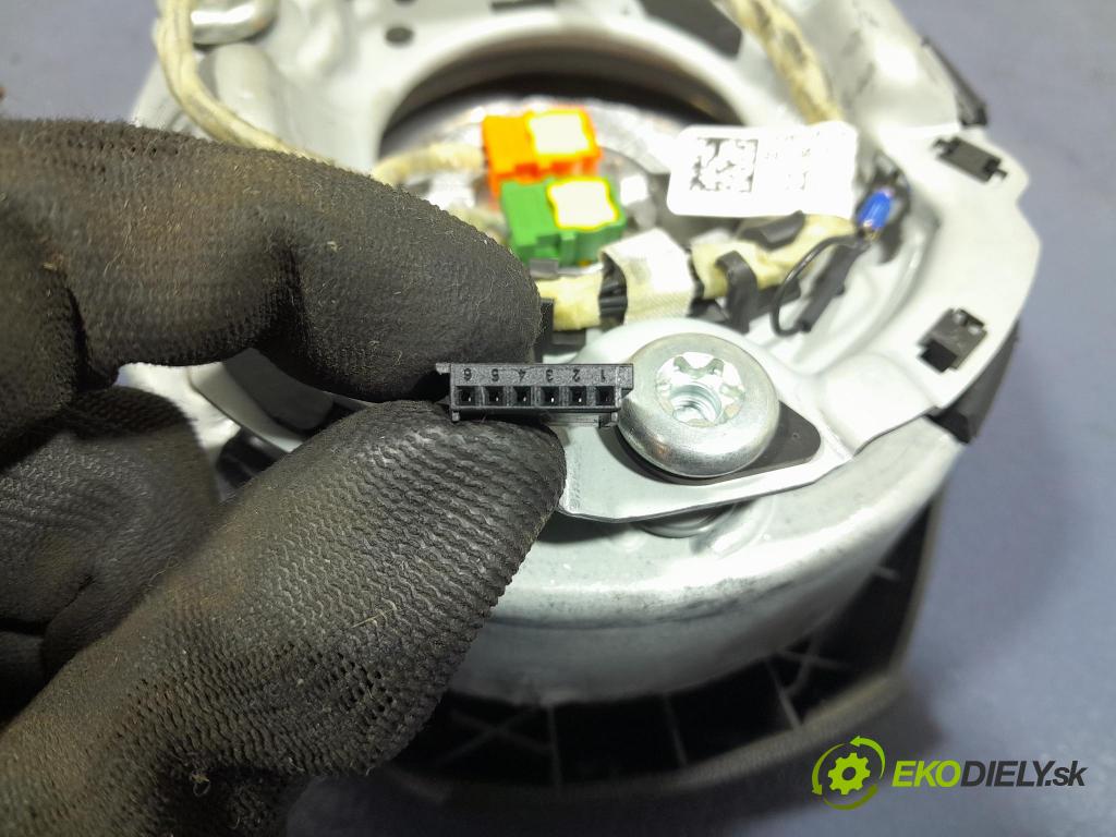 Audi A6 2008 Airbag: Řidiči: x 4F0880201