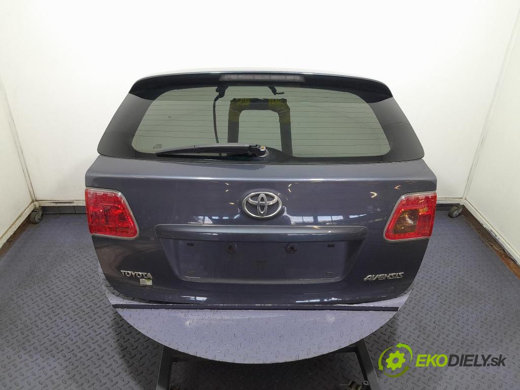 Toyota Avensis 2011 zadna dveře kufra: kufra: