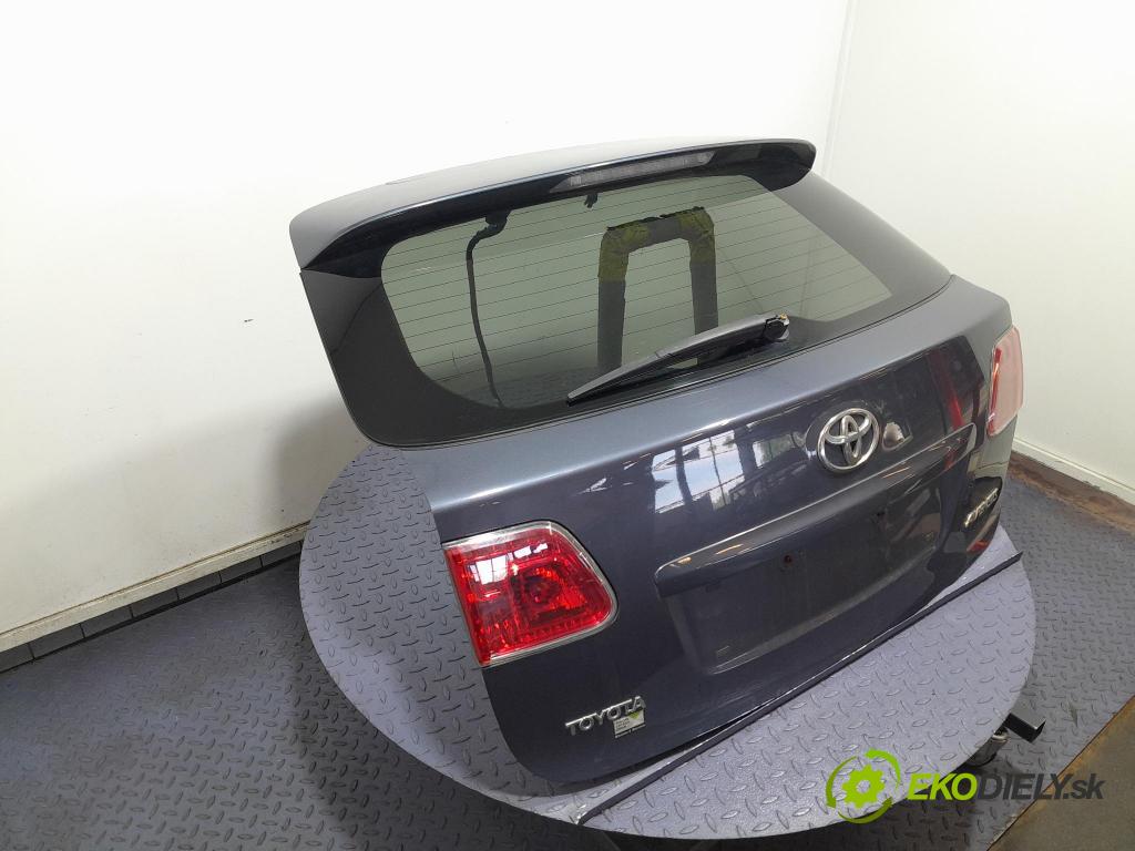 Toyota Avensis 2011 zadna dveře kufra: kufra: