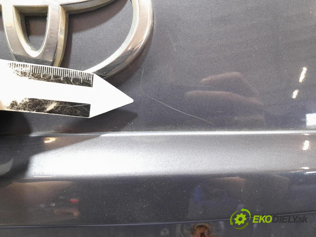 Toyota Avensis 2011 zadna dveře kufra: kufra: