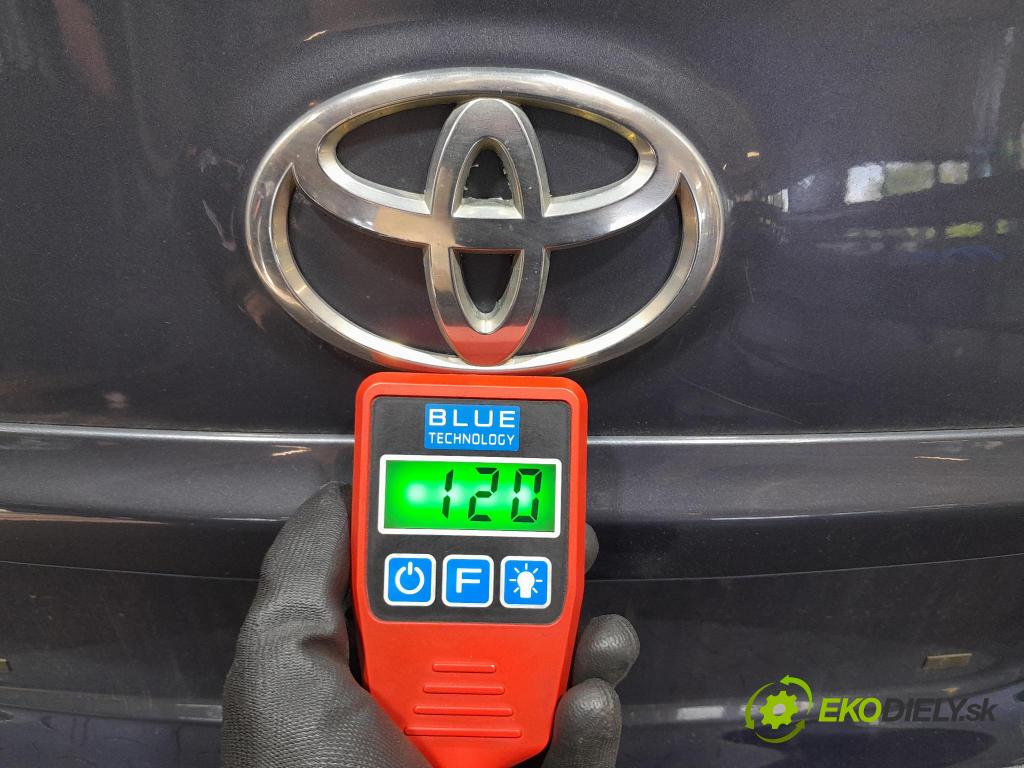 Toyota Avensis 2011 zadna dveře kufra: kufra: