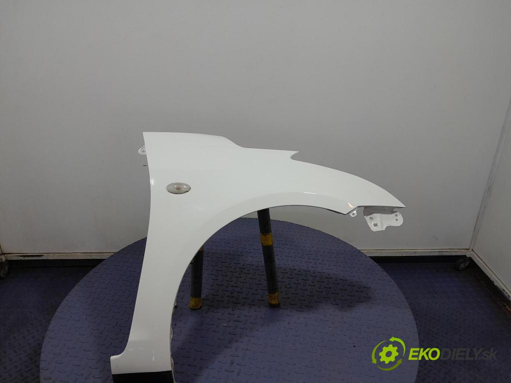 Suzuki Swift 2012 blatník Predné v pravo: