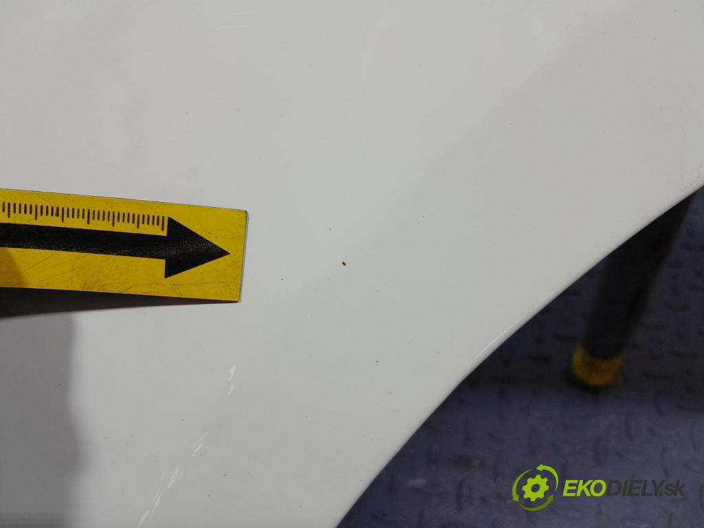 Suzuki Swift 2012 blatník Predné v pravo:
