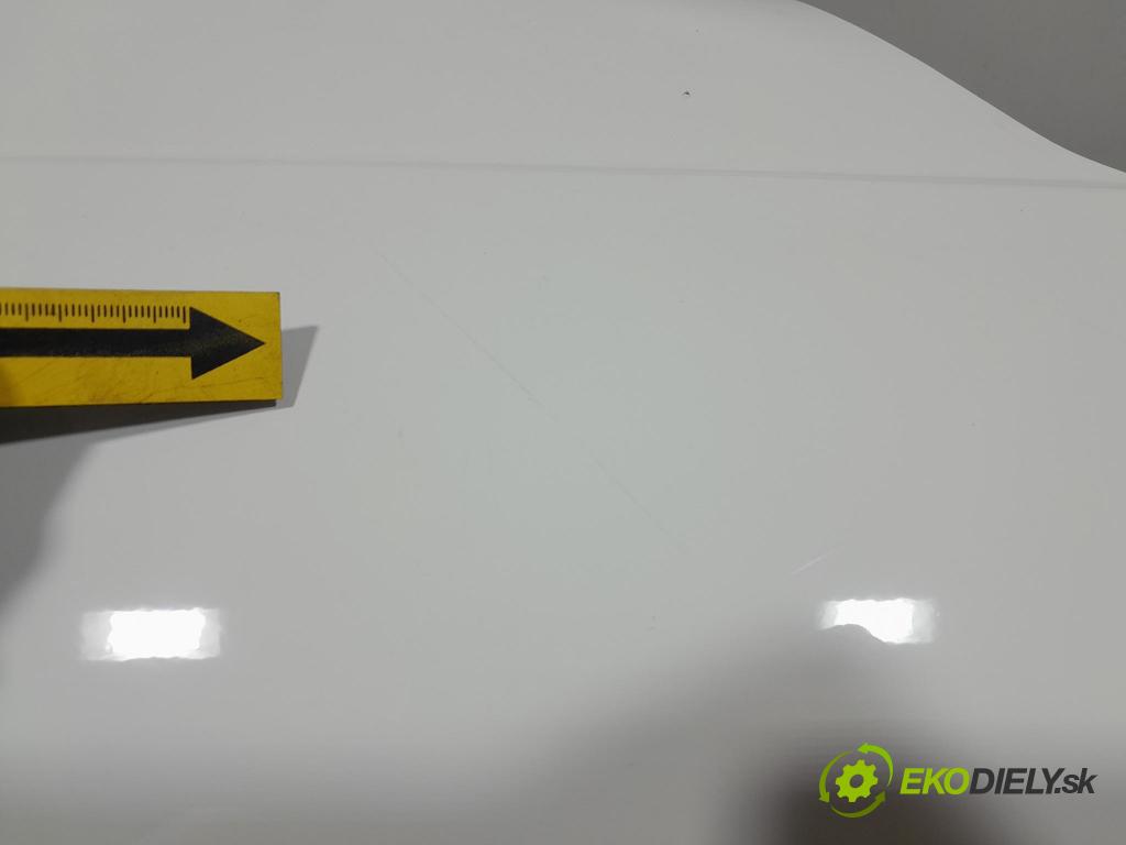 Suzuki Swift 2012 blatník Predné v pravo: