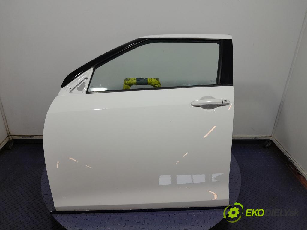 Suzuki Swift 2012 dvere Predné Vľavo: