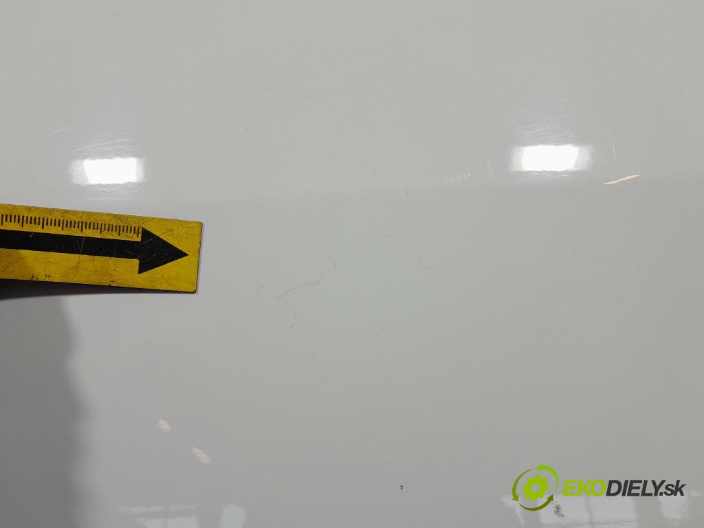 Suzuki Swift 2012 dvere Predné Vľavo:
