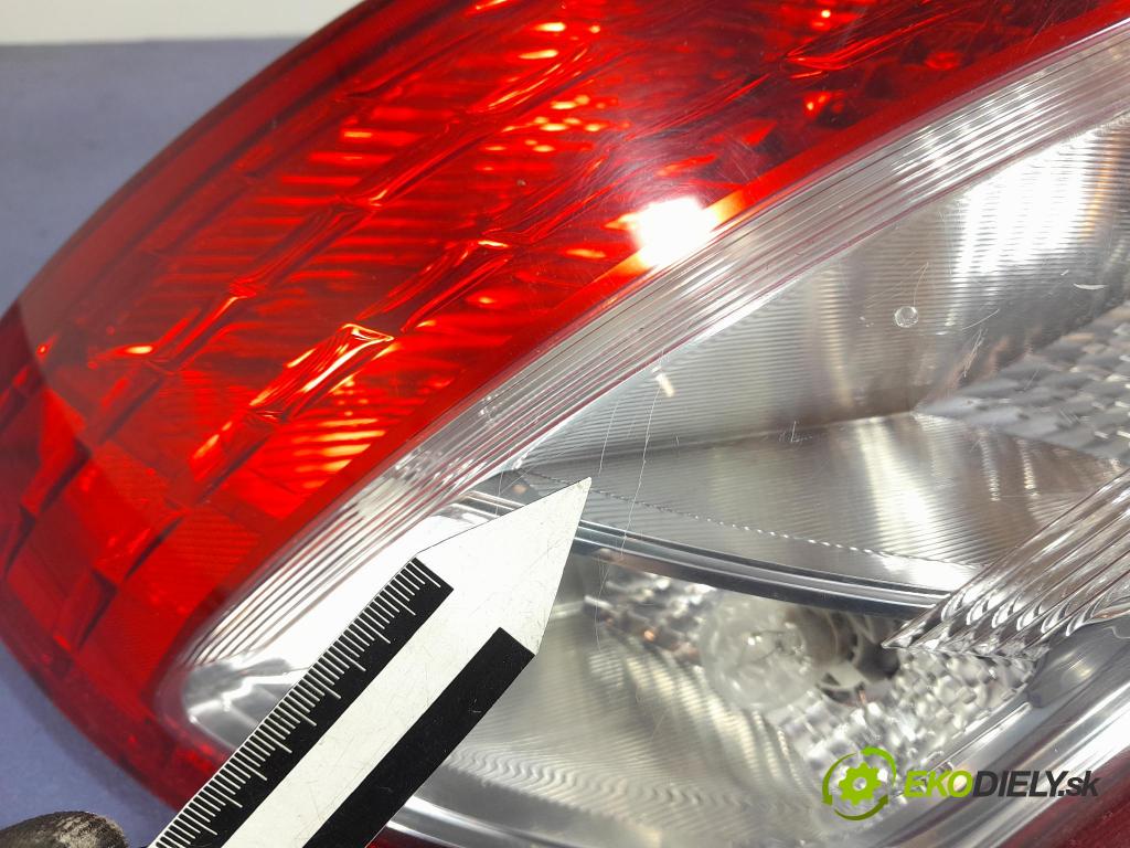 Suzuki Swift 2012 svetlo / reflektor zad Prava: Vonkajsia: