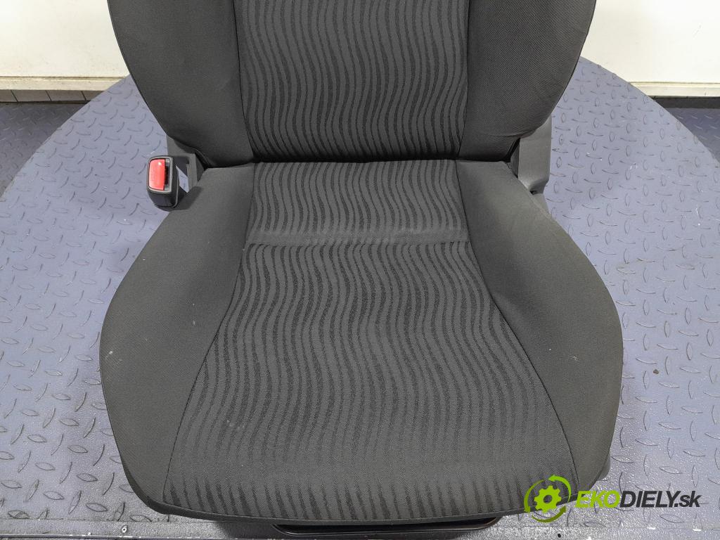 Suzuki Swift 2012 Sedačka Ovládače: